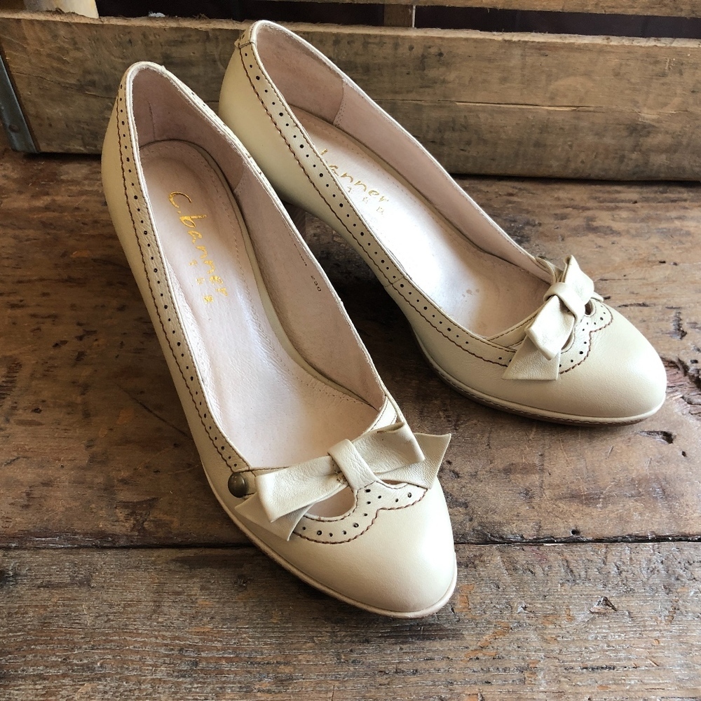 C. Banner Cream Leather Bow Heels 6